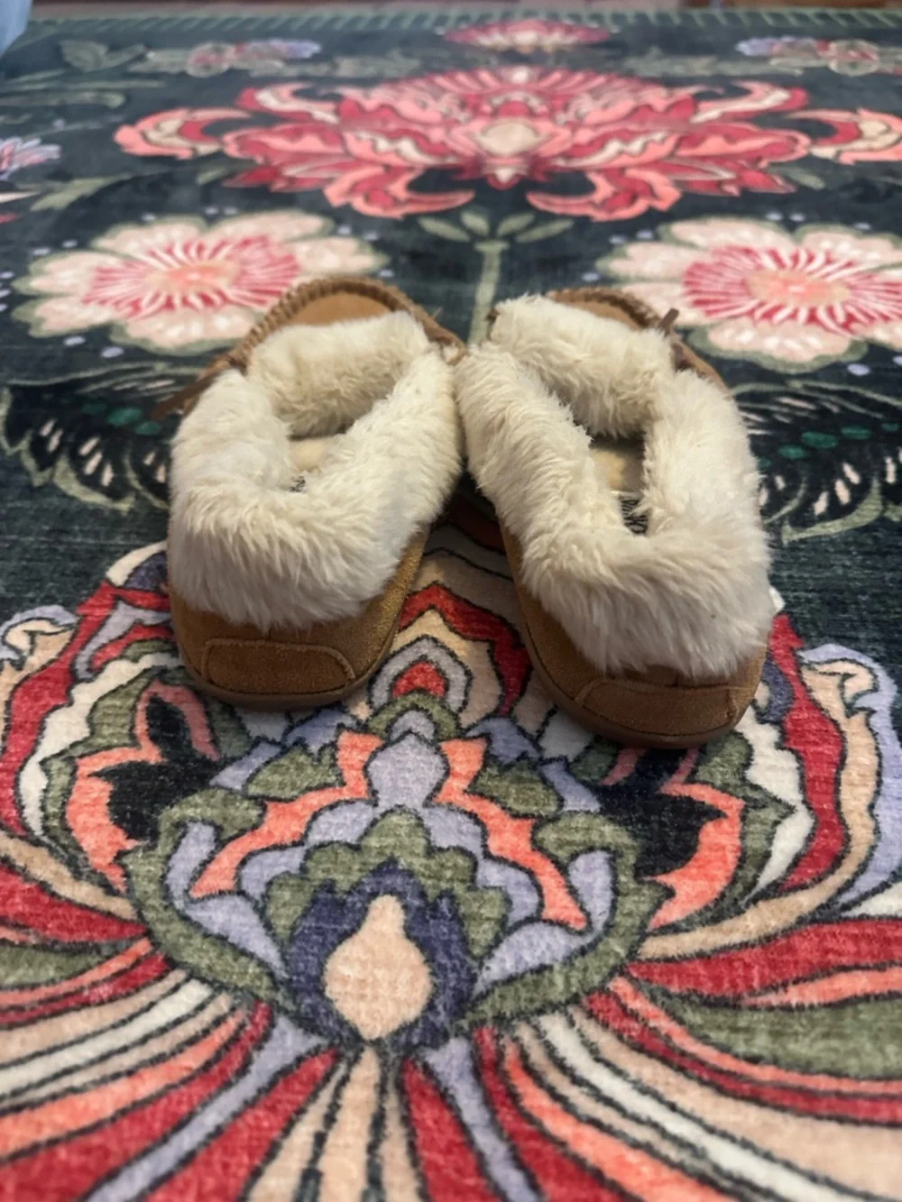 3/$25 Minnetonka Kids Tan Moccasin Slippers with Cream Faux-Fur Lining